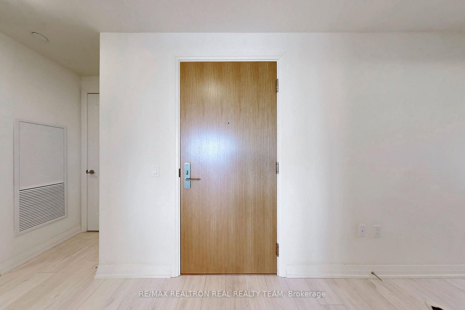 8960 Jane Street, Unit 211 - Photo 33