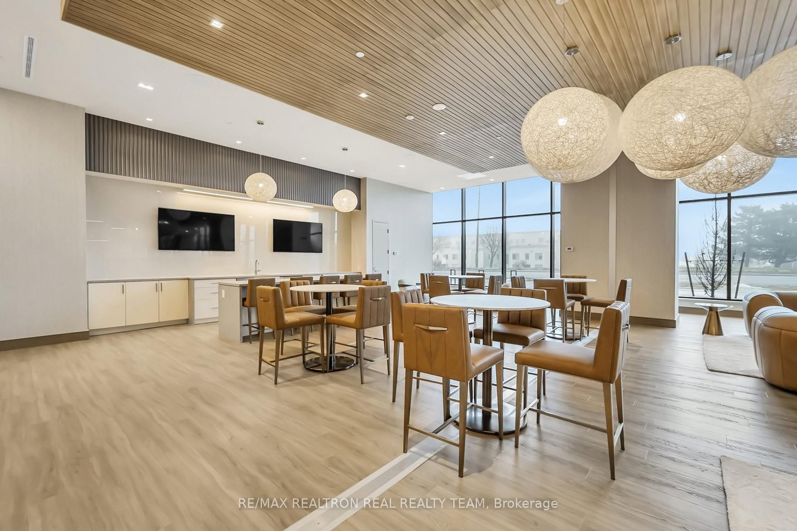 8960 Jane Street, Unit 211 - Photo 40