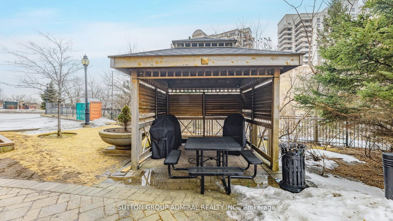 9225 Jane Street, Unit 607 - Photo 30