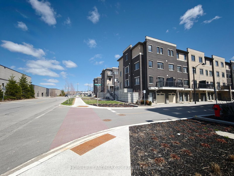 112 clippers Cres, Whitchurch-Stouffville, L4A 4X7 | Image 3