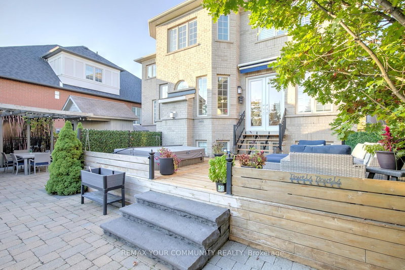 18 Sunrise Ridge Tr, Whitchurch-Stouffville, L4A 0C9 | Image 3