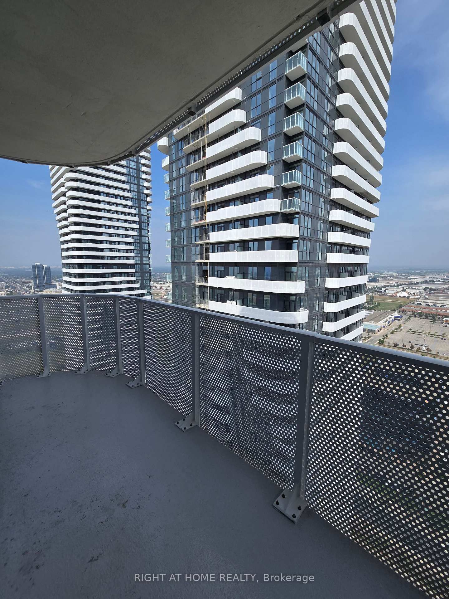 28 Interchange Way, Unit 3903 - Photo 15