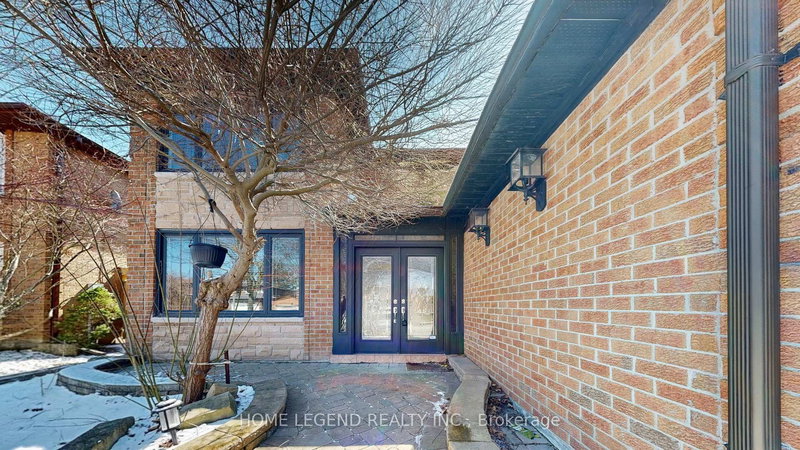 261 Fincham Ave, Markham, L3P 4E5 | Image 2
