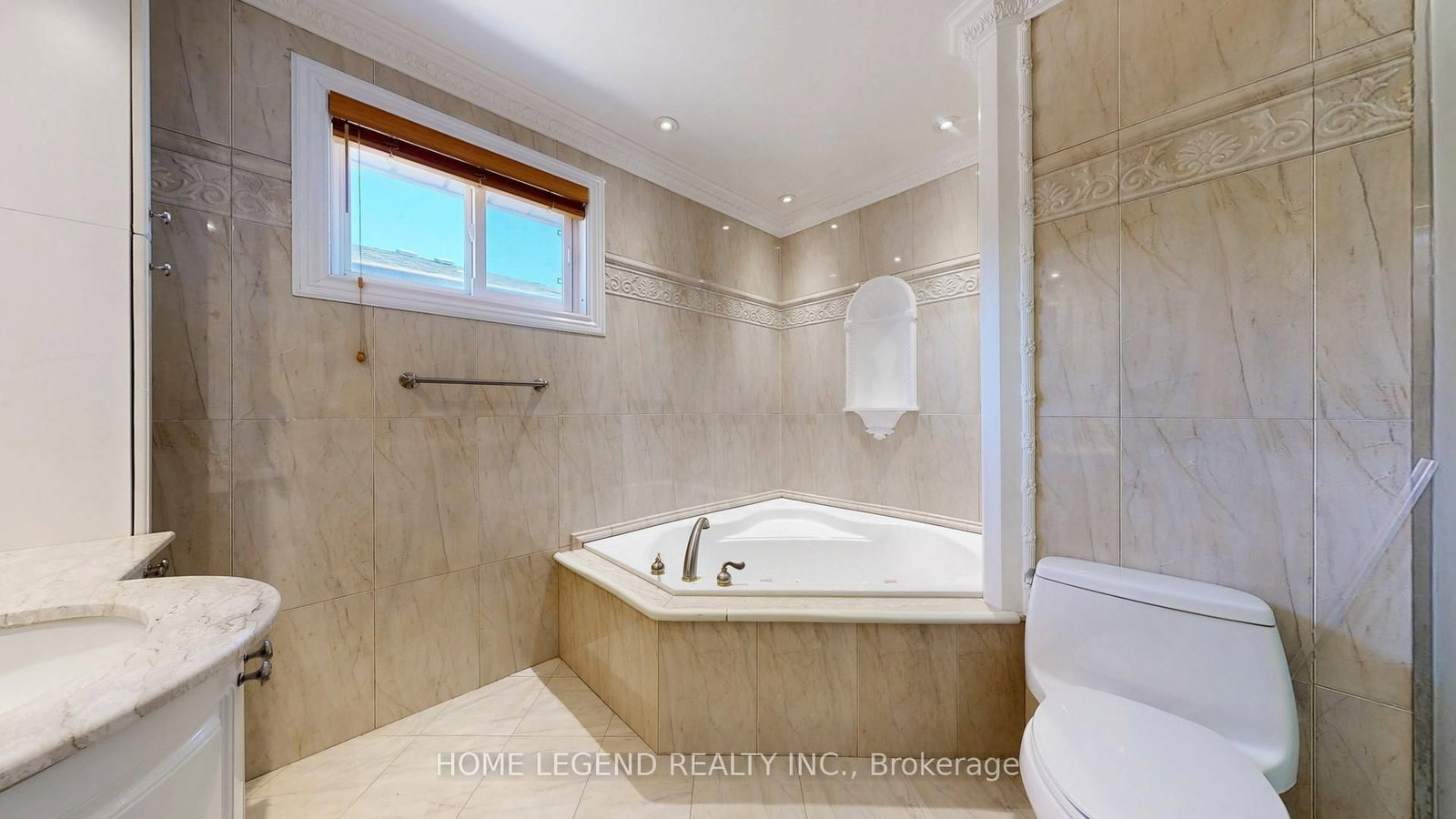 Detached House for lease at 261 Fincham Avenue, Markham, Ontario, L3P 4E5 - Markham Village - MLS: N12985798