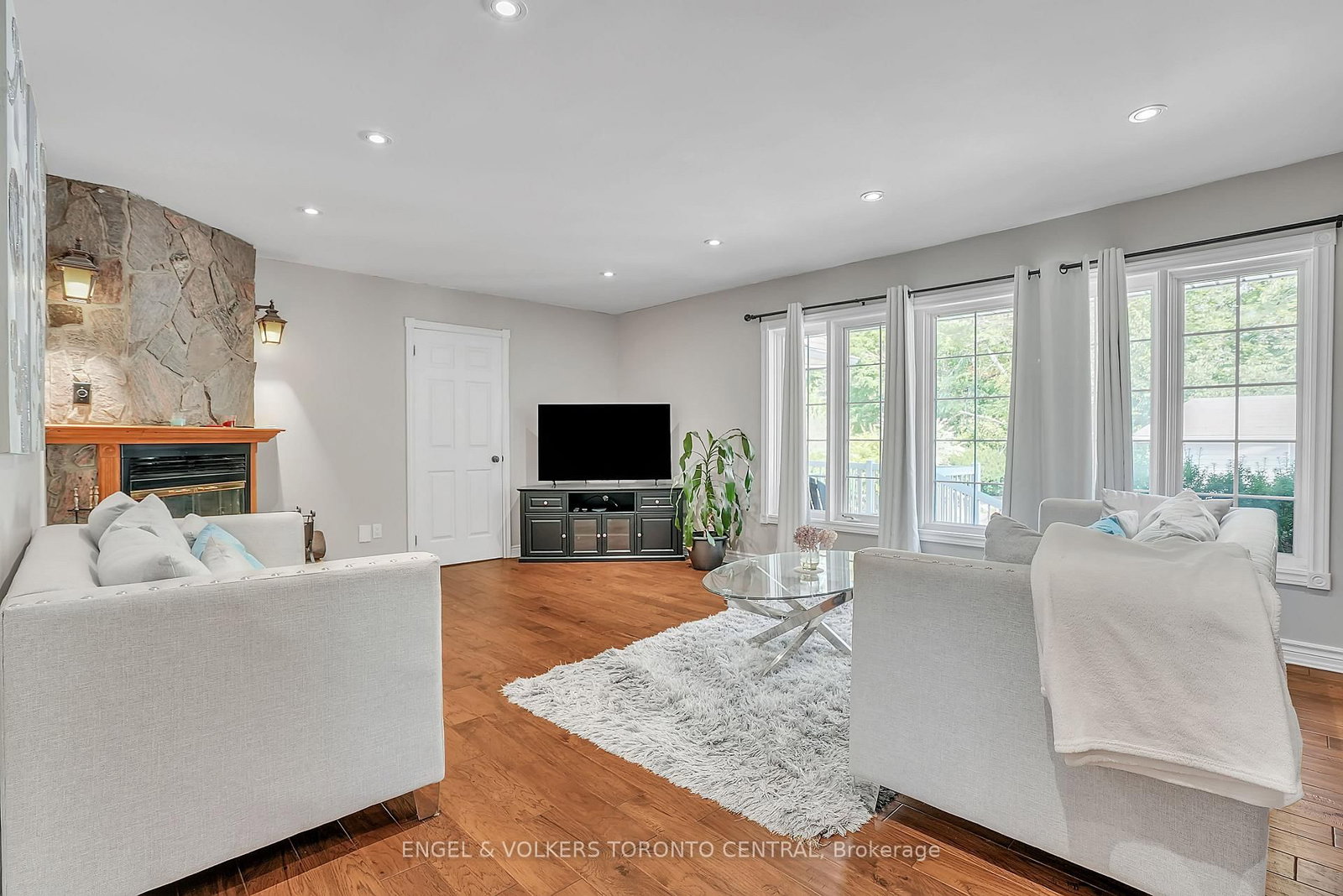 1946 Wilkinson Street - Photo 7