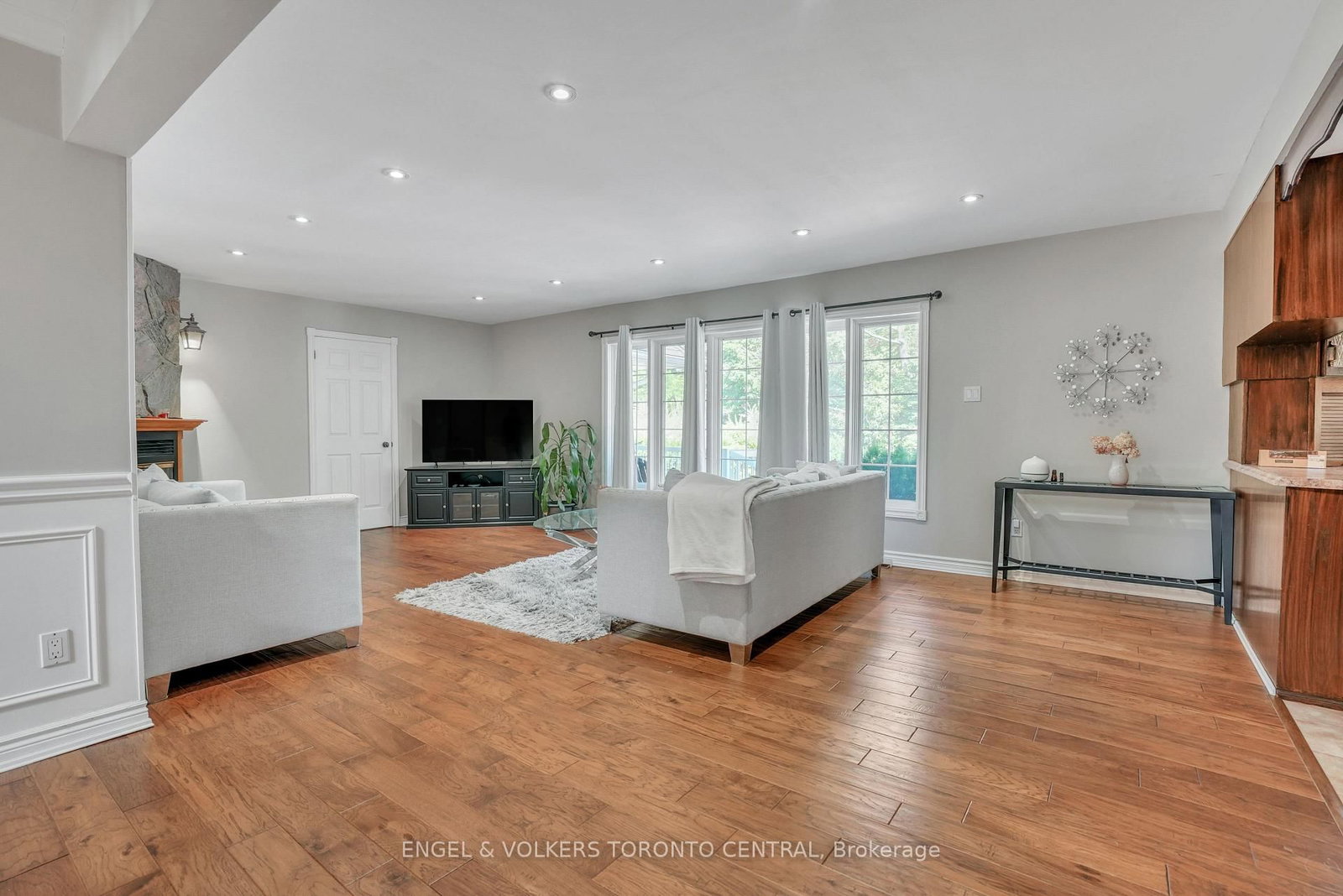 1946 Wilkinson Street - Photo 8