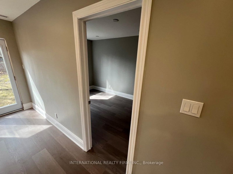 73 Murray Dr, Aurora, L4G 2C2 | Image 2