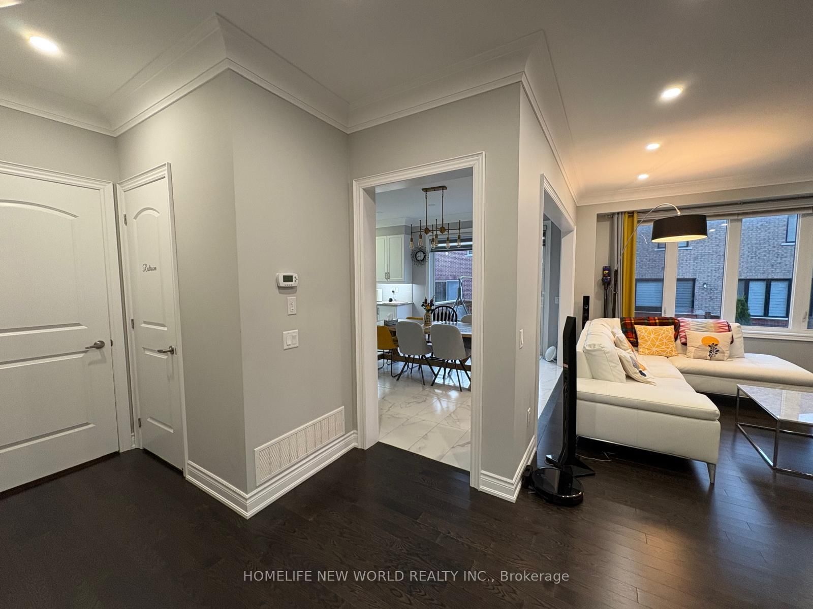 143 Mondial Crescent - Photo 6