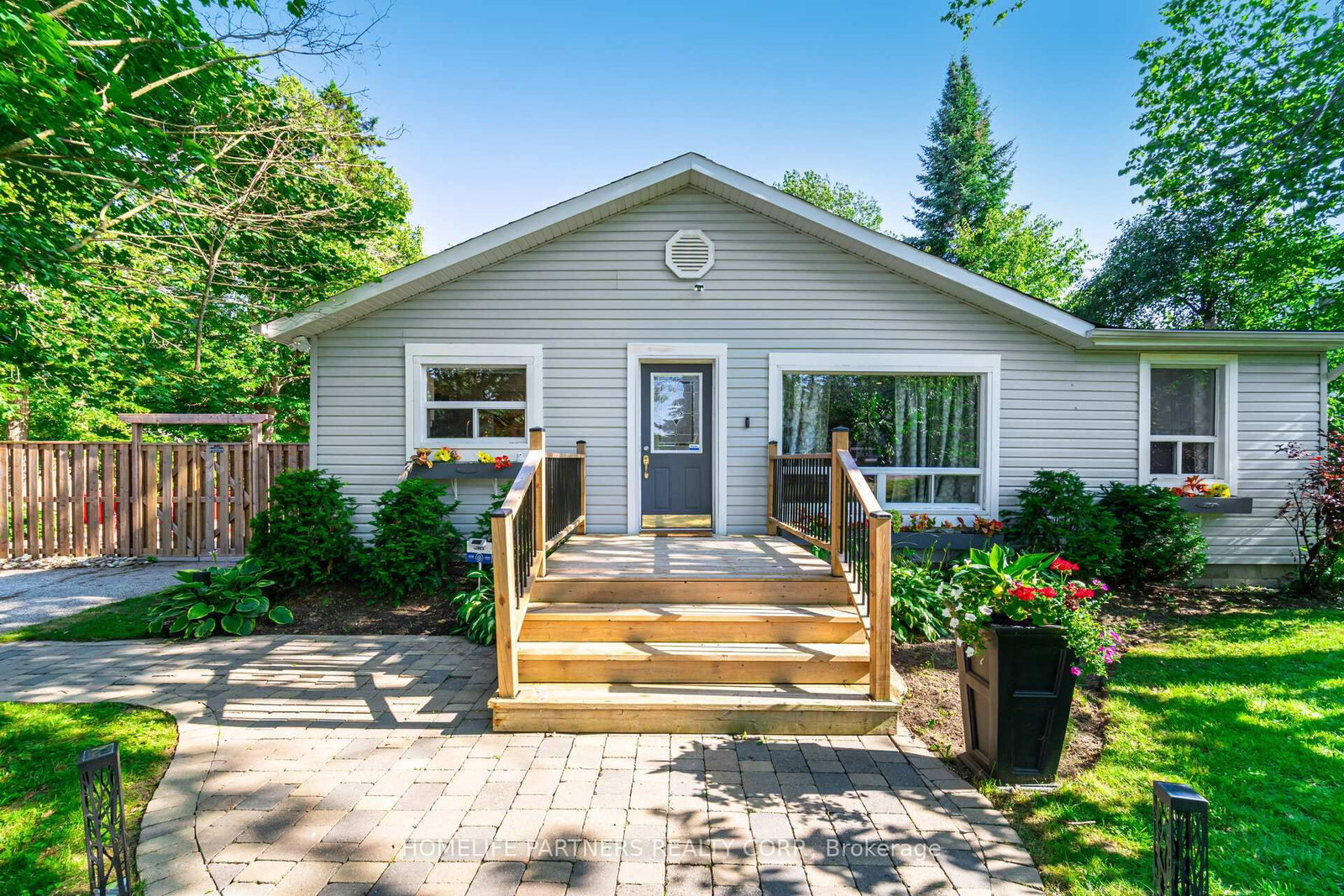 Detached House for sale at 749 Happyvale Drive, Innisfil, Ontario, L9S 2E6 - Alcona - MLS: N12985970