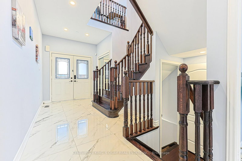 221 Delbert Circ, Whitchurch-Stouffville, L4A 0Y7 | Image 2