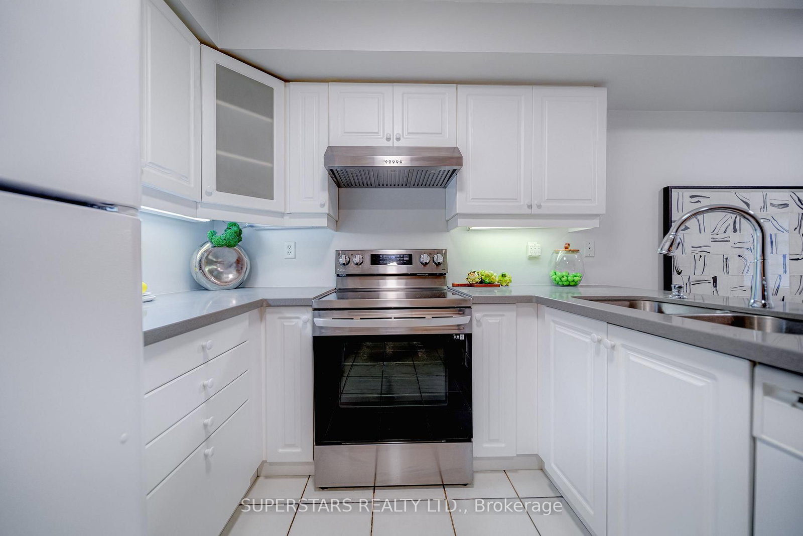 Townhouse for sale at 329 Bur Oak Avenue, Markham, Ontario, L6C 2V3 - Berczy - MLS: N12986240