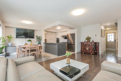 85 Maple Ridge Crescent E • Markham, ON photo 8