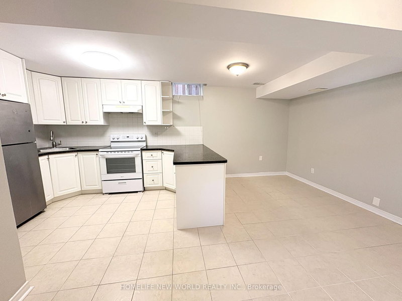 Lower - 18 Samantha Circ, Richmond Hill, L4B 2R7 | Image 2