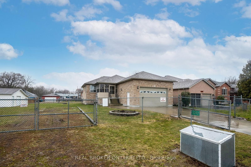 1092 Alfred St, Innisfil, L0L 1C0 | Image 3