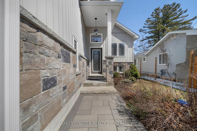 3213 Beach Ave, Innisfil, L9S 2K6 | Image 2