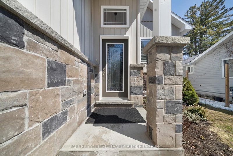 3213 Beach Ave, Innisfil, L9S 2K6 | Image 3