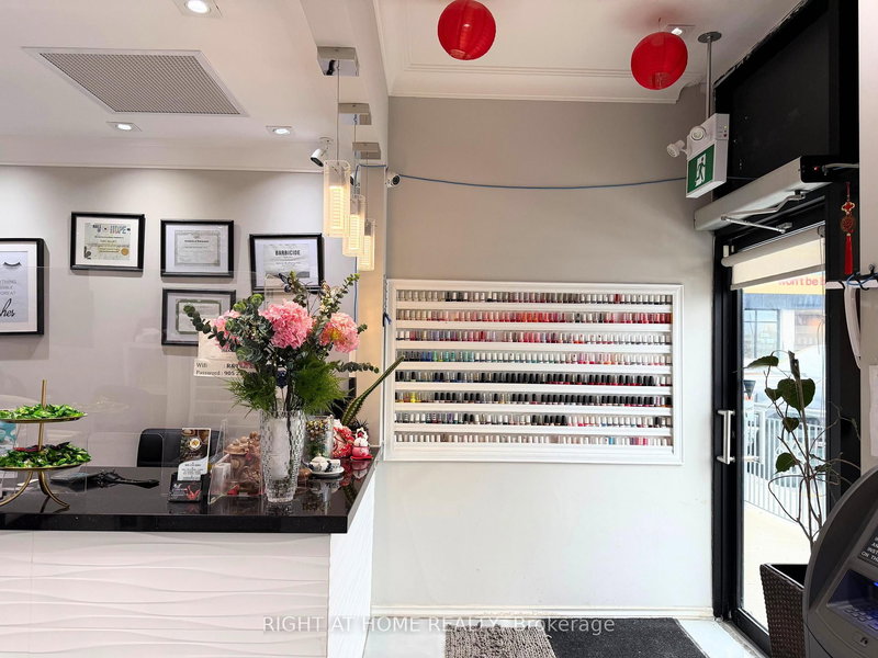 B - 54 Davis Dr, Newmarket, L3Y 2M7 | Image 3