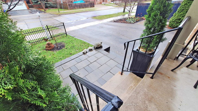 36 Helen St, Vaughan, L4L 3S3 | Image 3