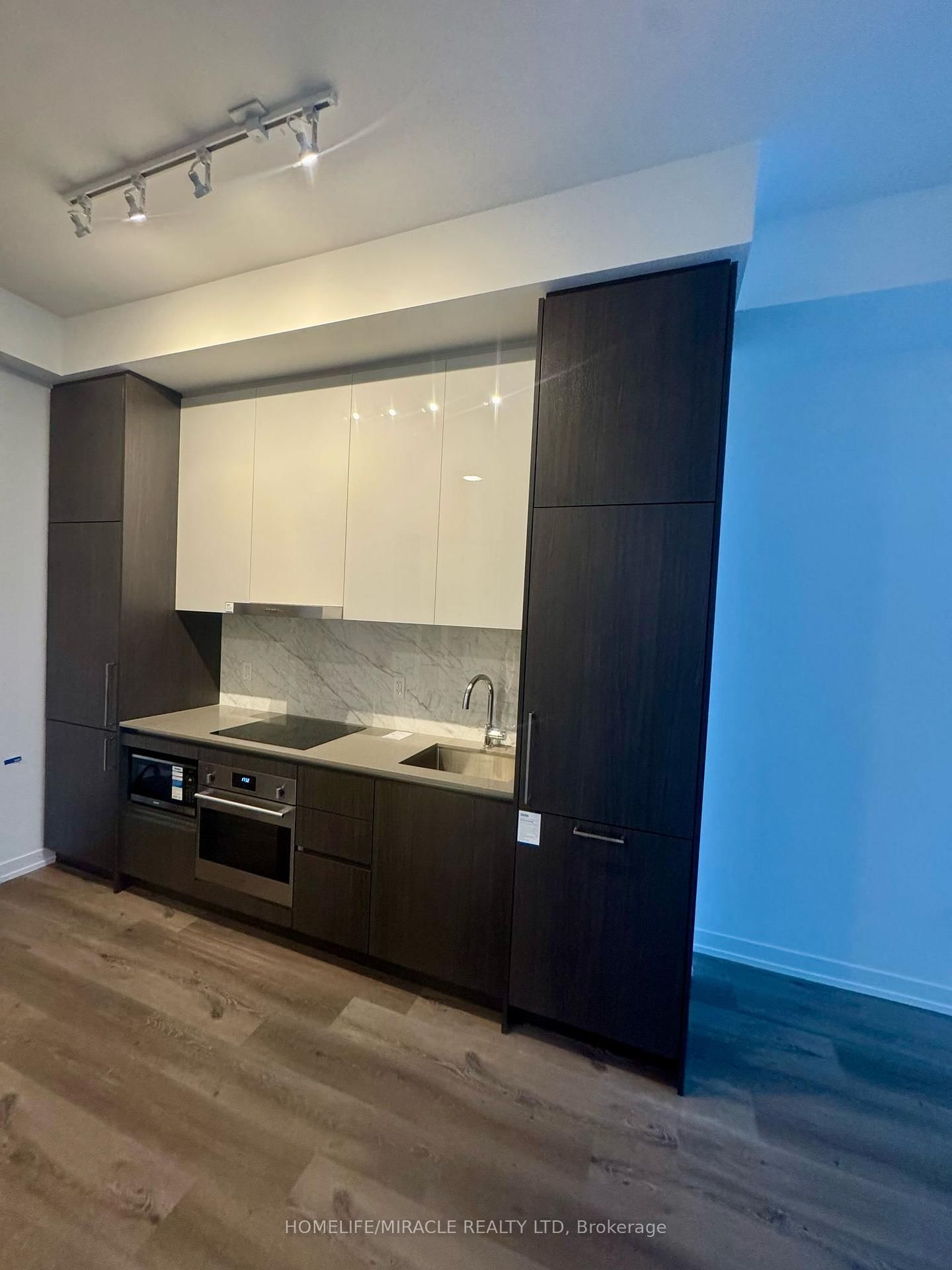 225 Commerce Street, Unit 1611 - Photo 32