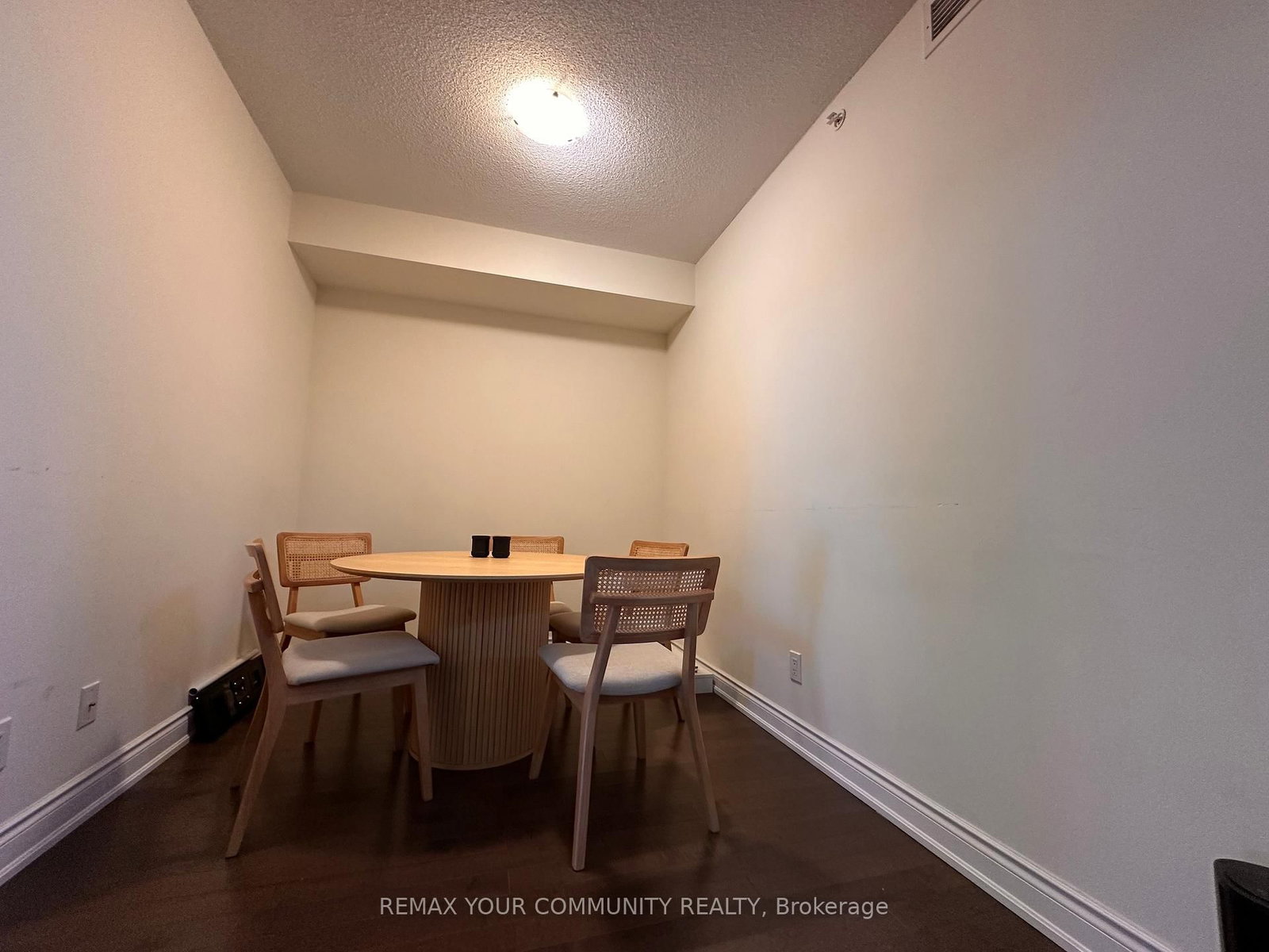 9088 Yonge Street, Unit 501 - Photo 12