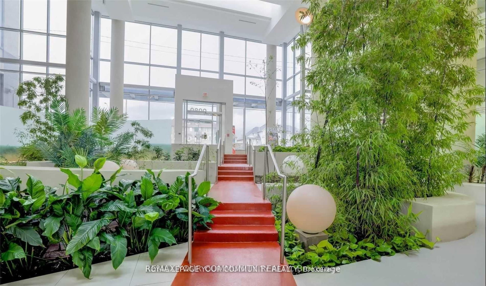 9088 Yonge Street, Unit 501 - Photo 2