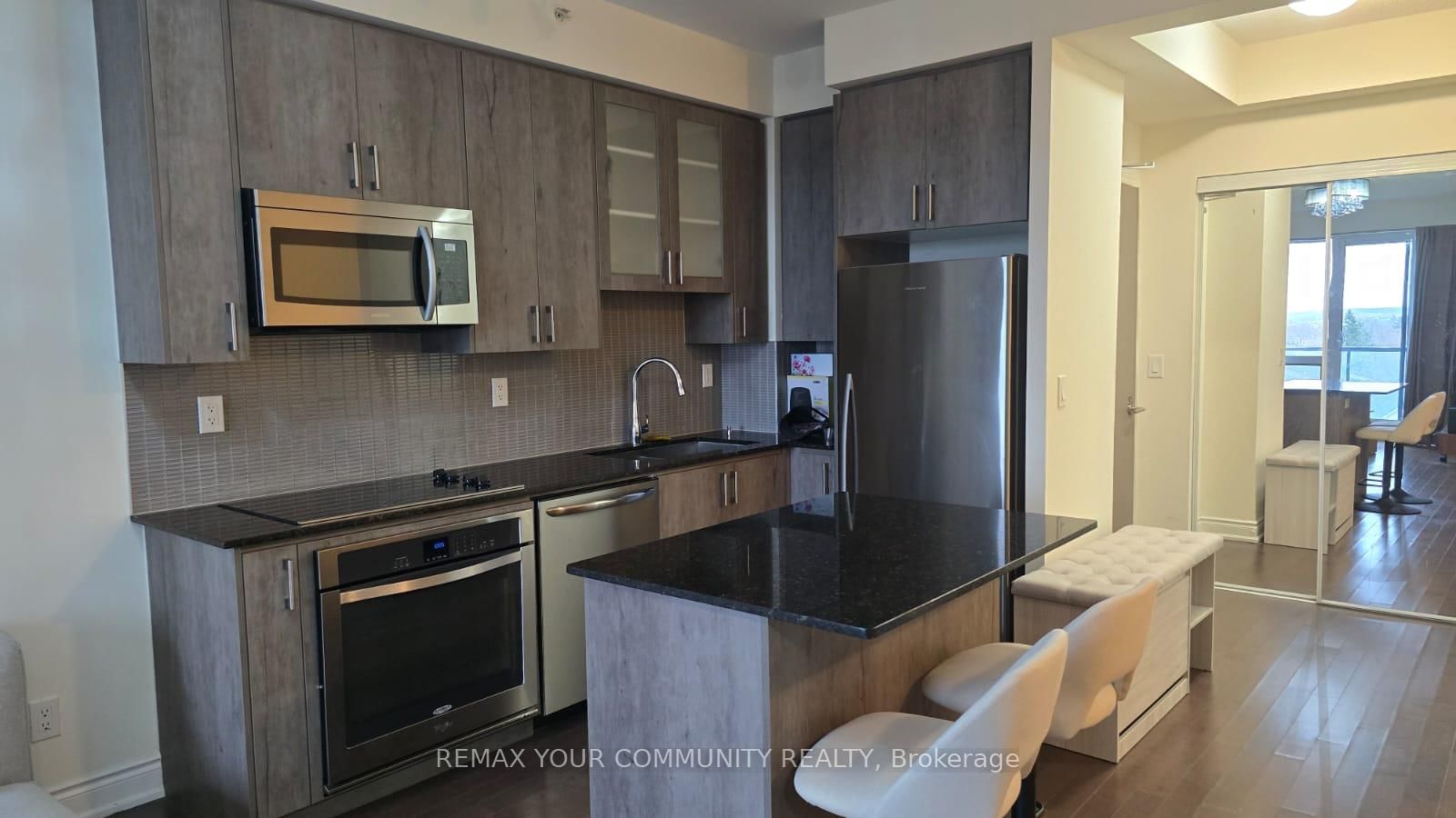 9088 Yonge Street, Unit 501 - Photo 8