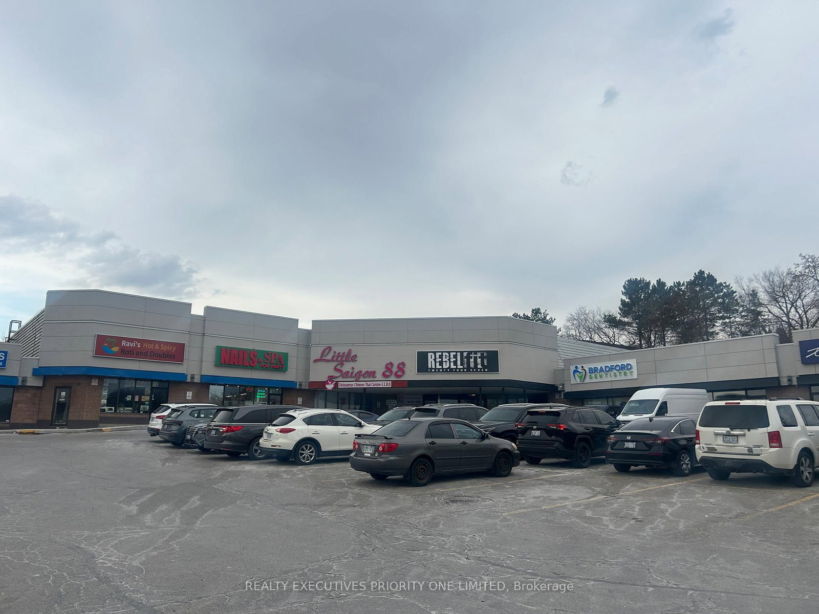 180 Holland Street W - Photo 2