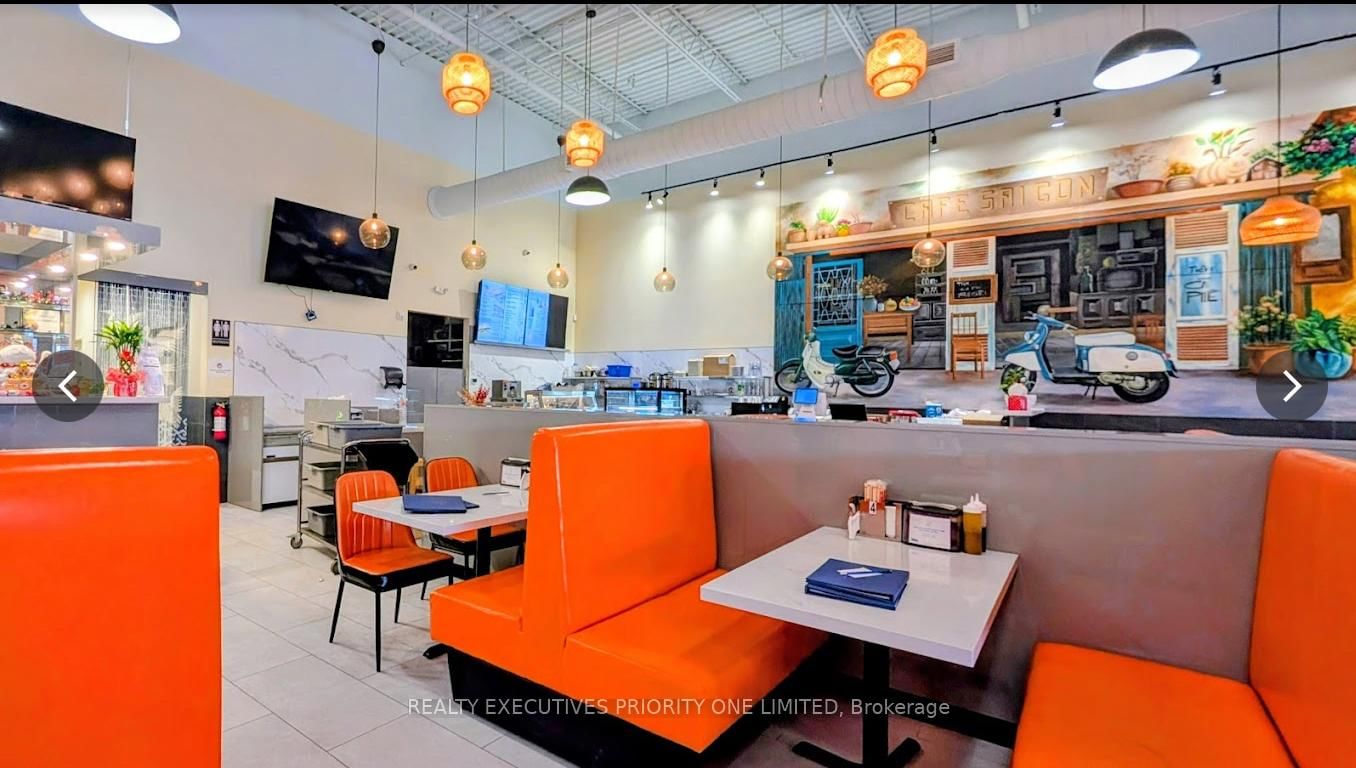 180 Holland Street W - Photo 8