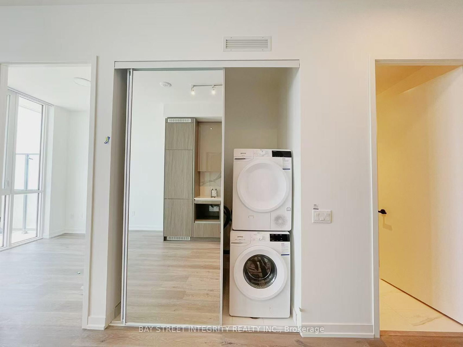 28 Interchange Way, Unit 1911 - Photo 6