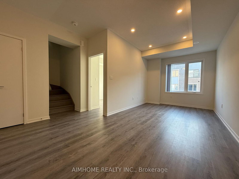 TH218 - 131 Honeycrisp Cres, Vaughan, L4K 0N7 | Image 3