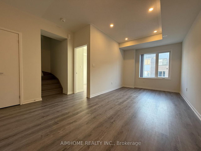 TH218 - 131 Honeycrisp Crescent