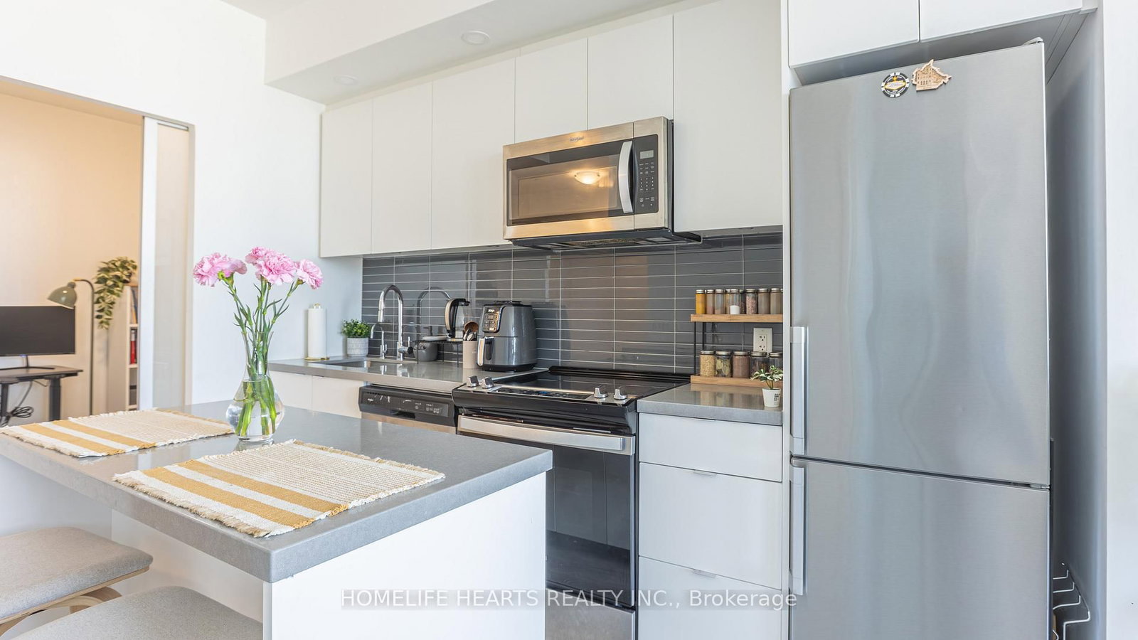 8868 Yonge Street, Unit 818 - Photo 5