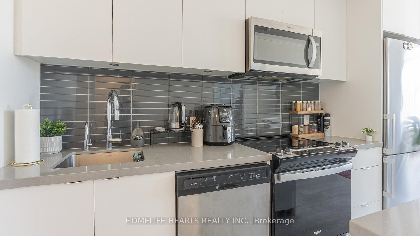 8868 Yonge Street, Unit 818 - Photo 6