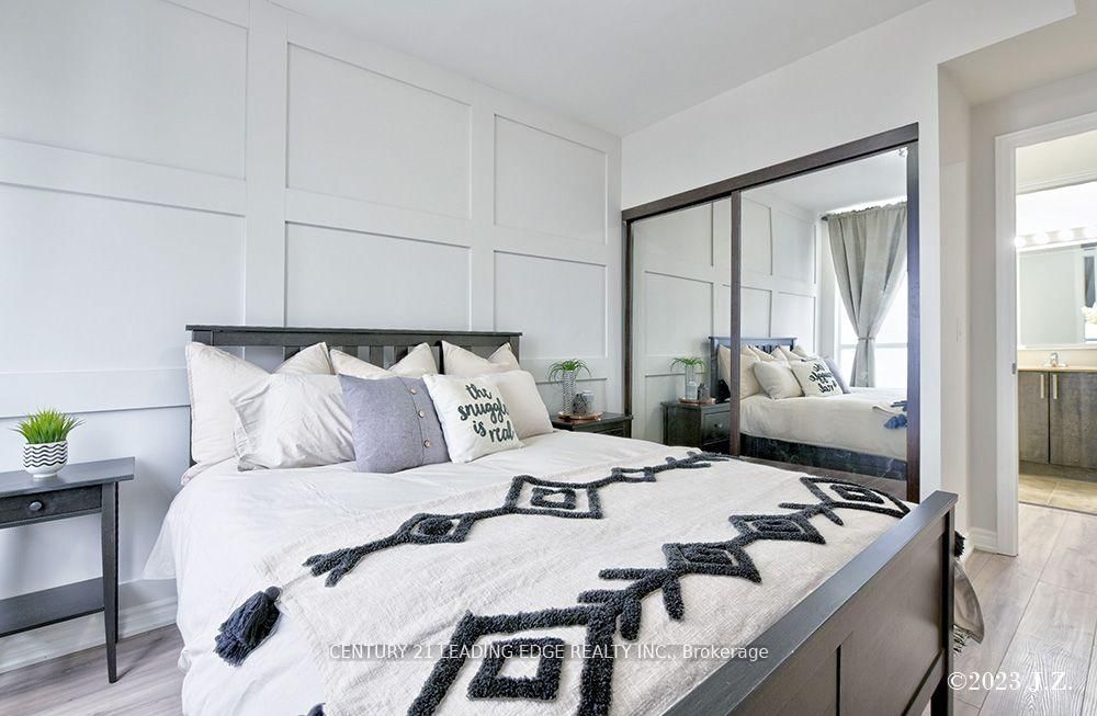 9225 Jane Street, Unit 911 - Photo 17