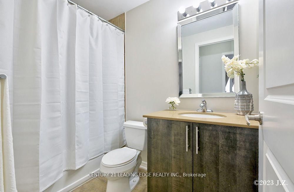 9225 Jane Street, Unit 911 - Photo 18