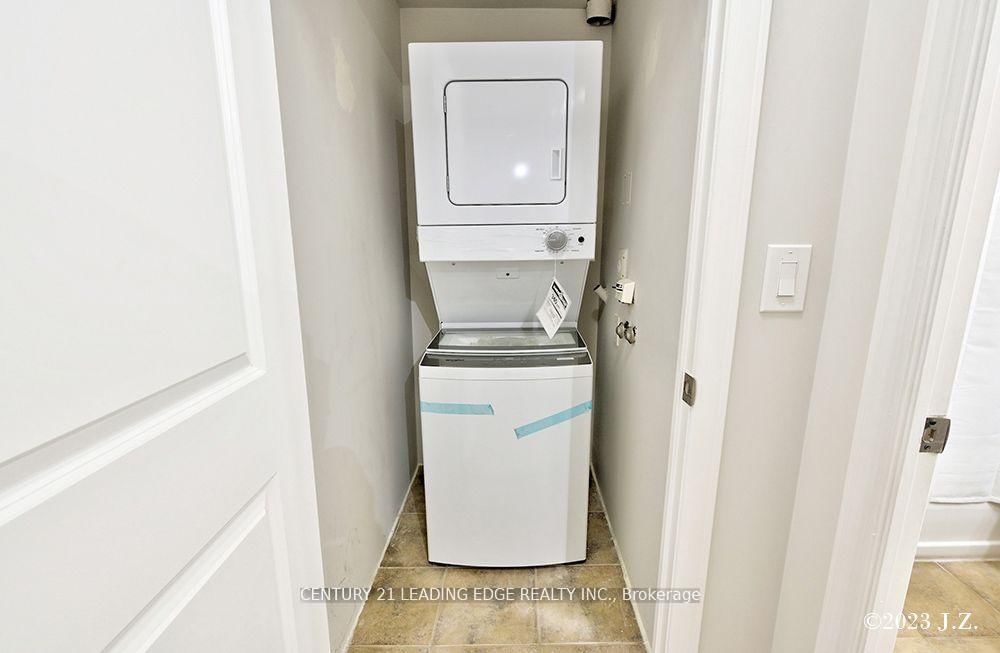 9225 Jane Street, Unit 911 - Photo 19