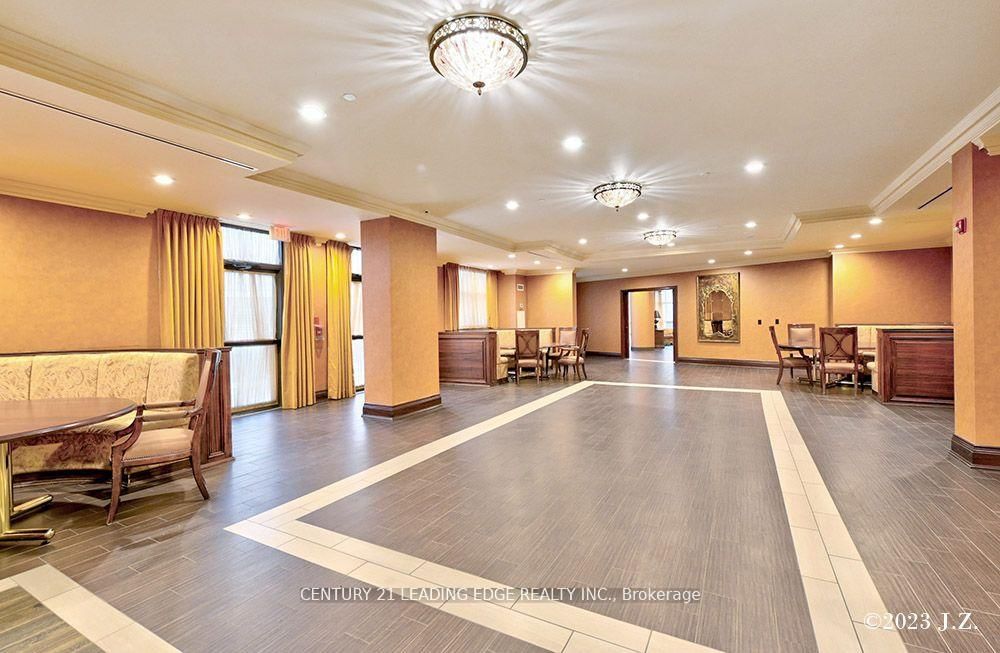 9225 Jane Street, Unit 911 - Photo 27