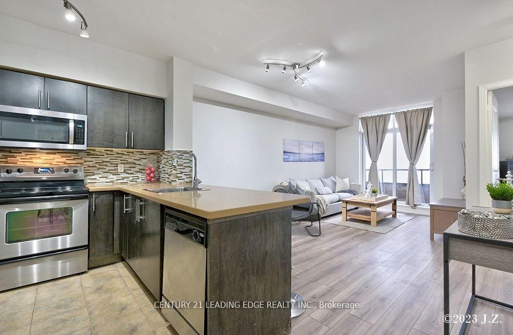 9225 Jane Street, Unit 911 - Photo 4