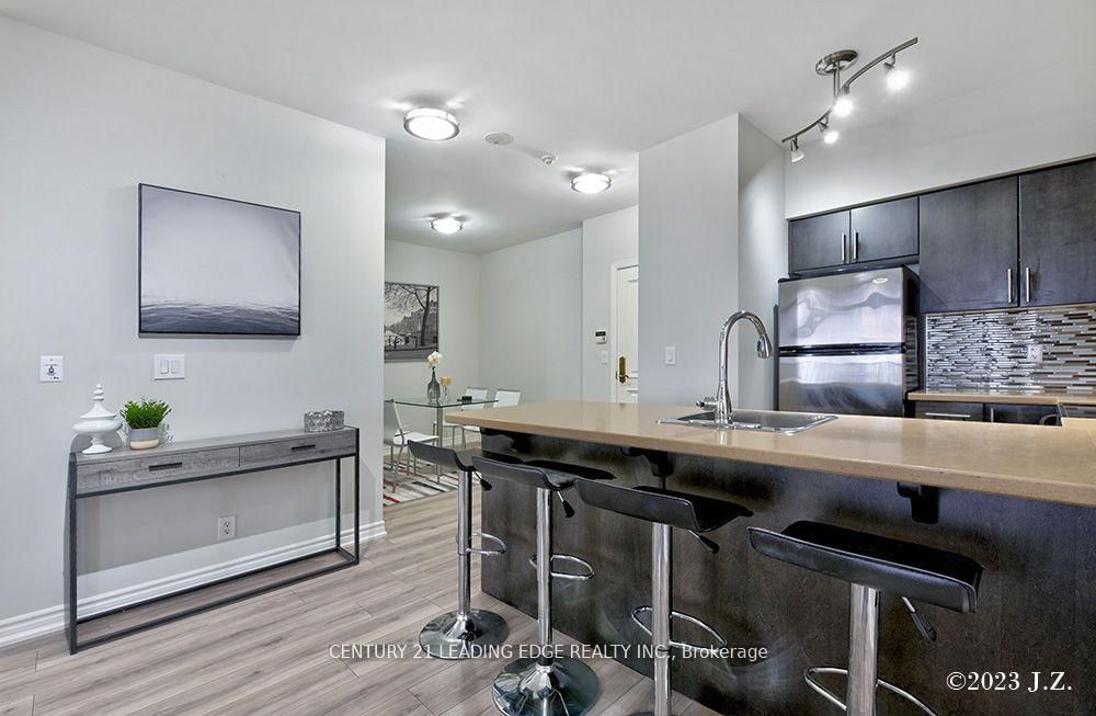 9225 Jane Street, Unit 911 - Photo 7