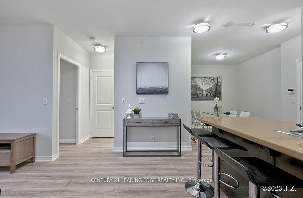 9225 Jane Street, Unit 911 - Photo 8