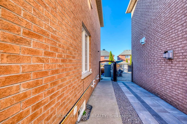 Lower - 56 Barberry Crescent