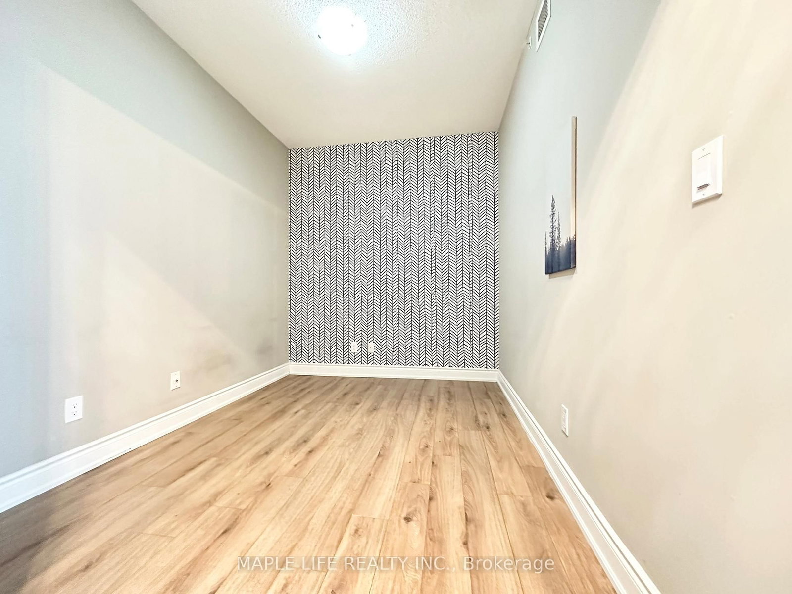 9090 Yonge Street, Unit 307 - Photo 7