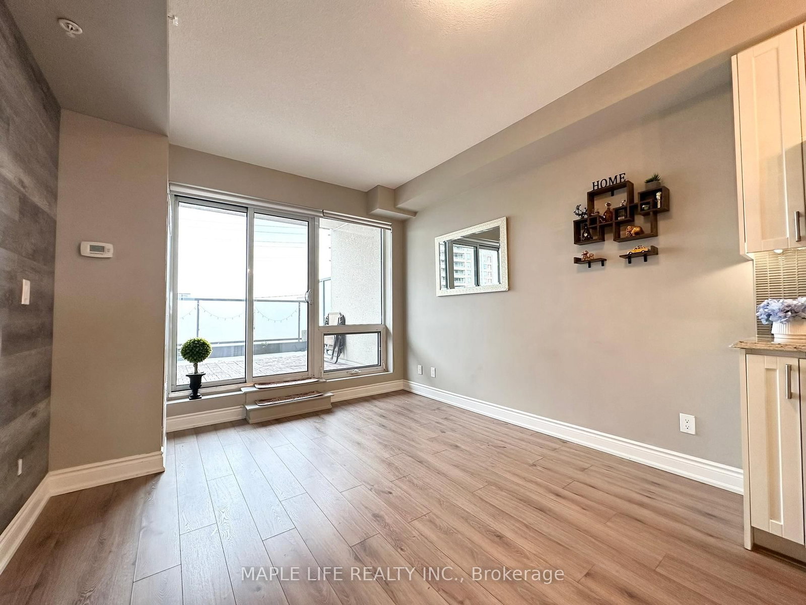 9090 Yonge Street, Unit 307 - Photo 9