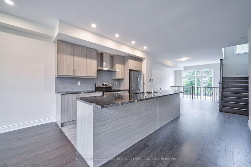 14 Bennington Rd, Newmarket, L3X 0M8 | Image 2