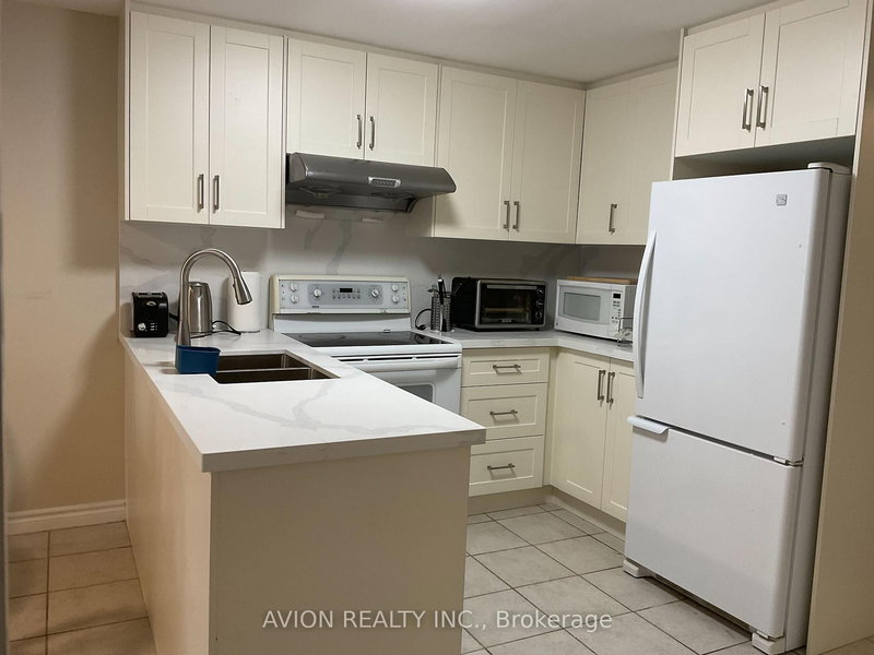 32 Manorheights St, Richmond Hill, L4S 2H2 | Image 3