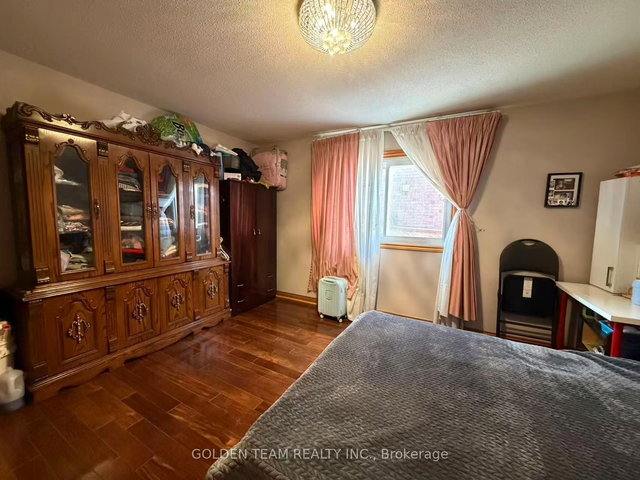 main floor - 16 Mallory Avenue