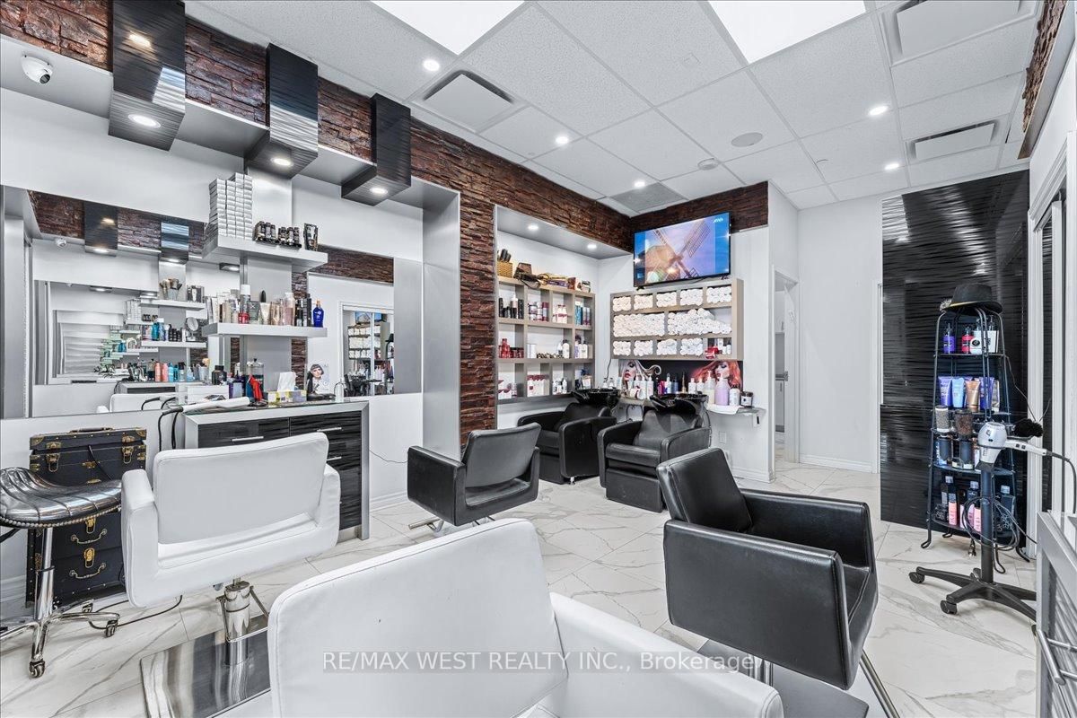 9610 Yonge Street, Unit A8 - Photo 10