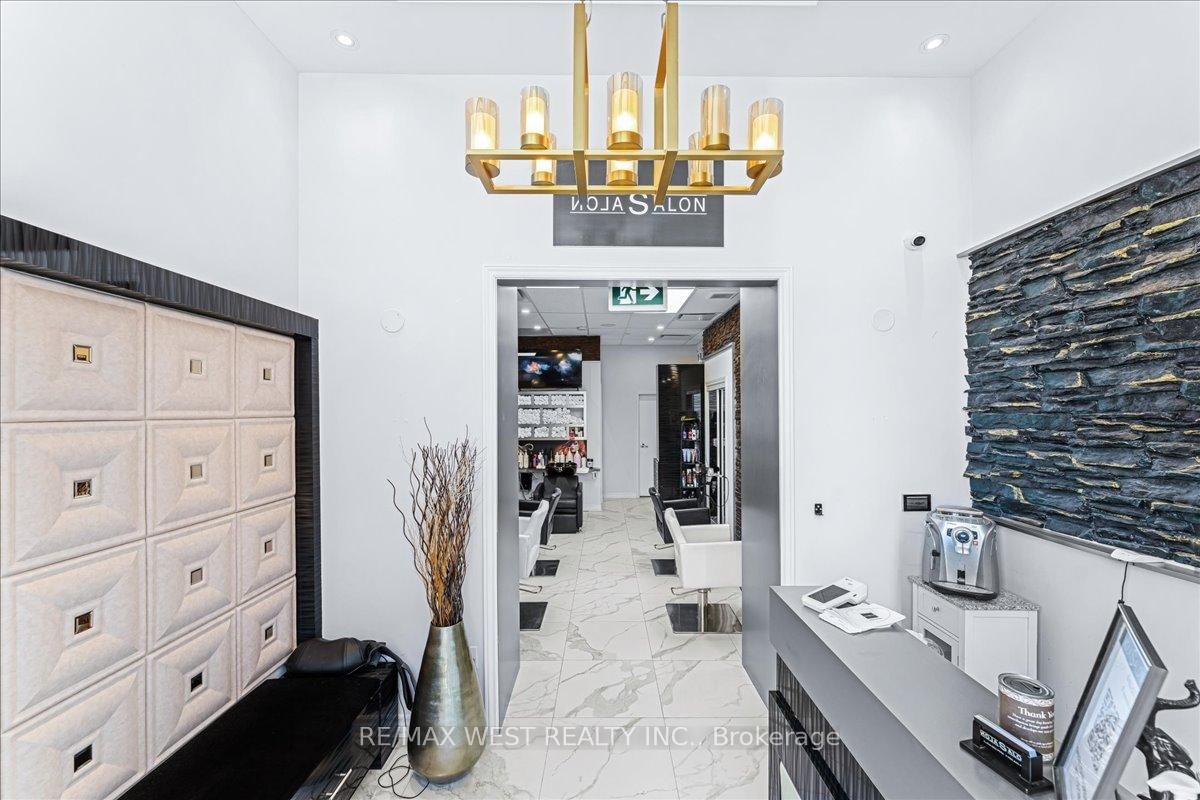 9610 Yonge Street, Unit A8 - Photo 11