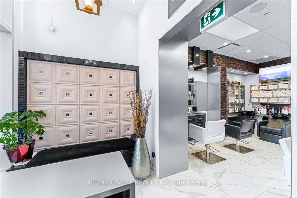 9610 Yonge Street, Unit A8 - Photo 16