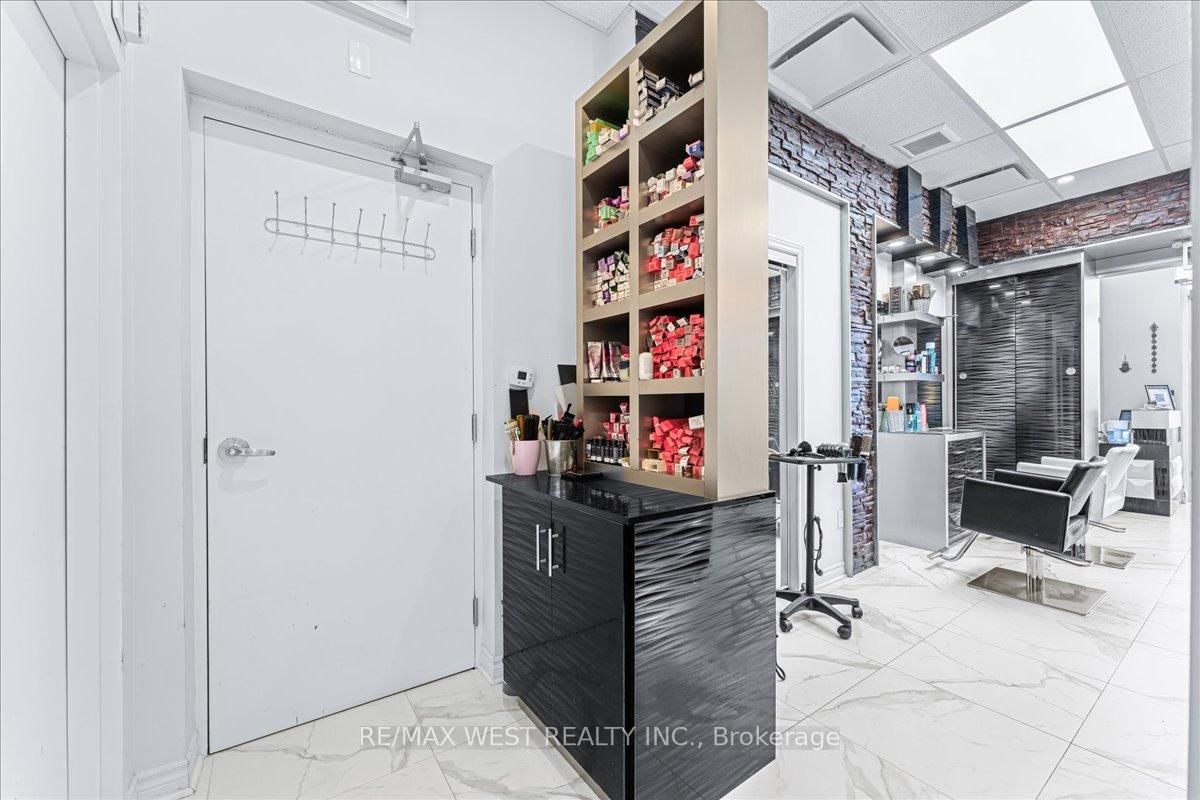 9610 Yonge Street, Unit A8 - Photo 18
